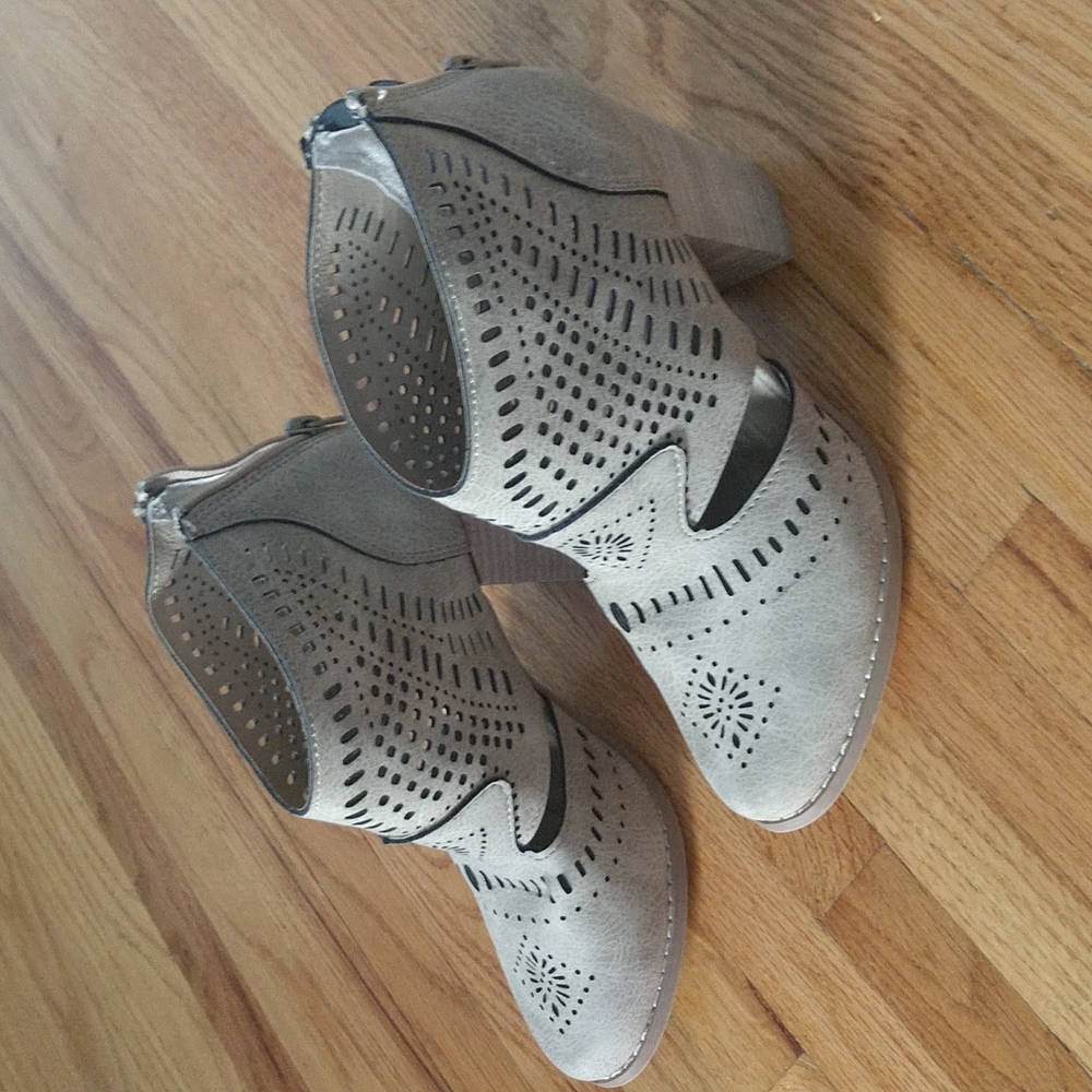 Size 7.5 booties
